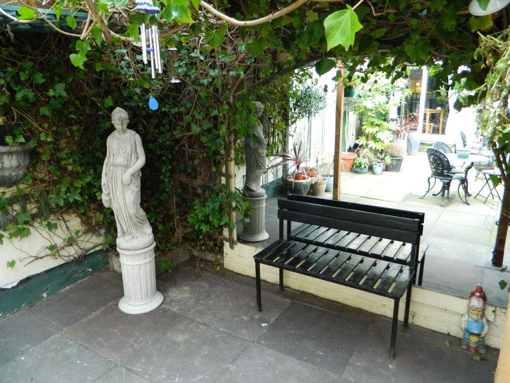 Abbey Court Guest House Карлайл Екстериор снимка